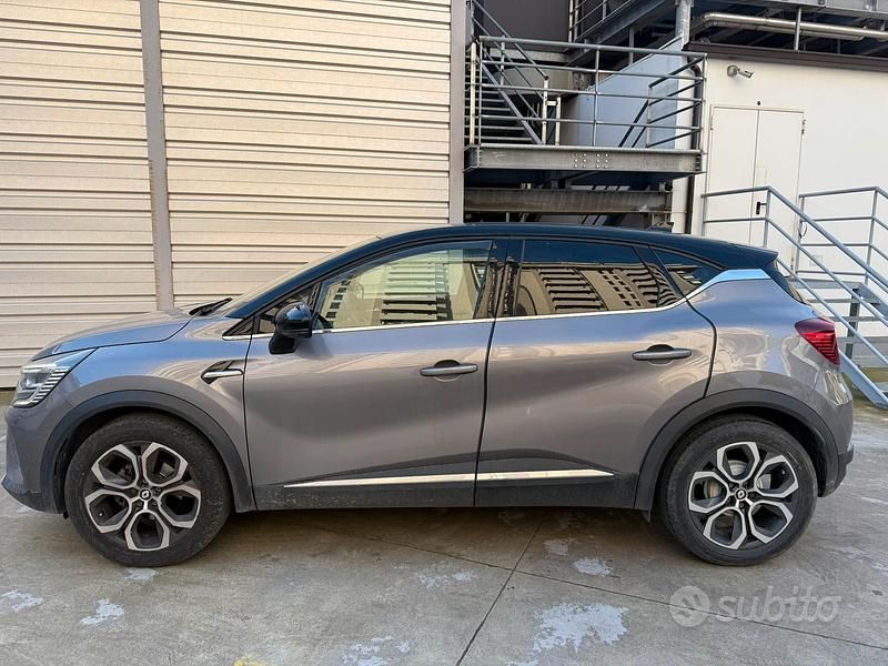 Usata Renault Captur 100 CV (73 kW) 2023 Grigio SUV