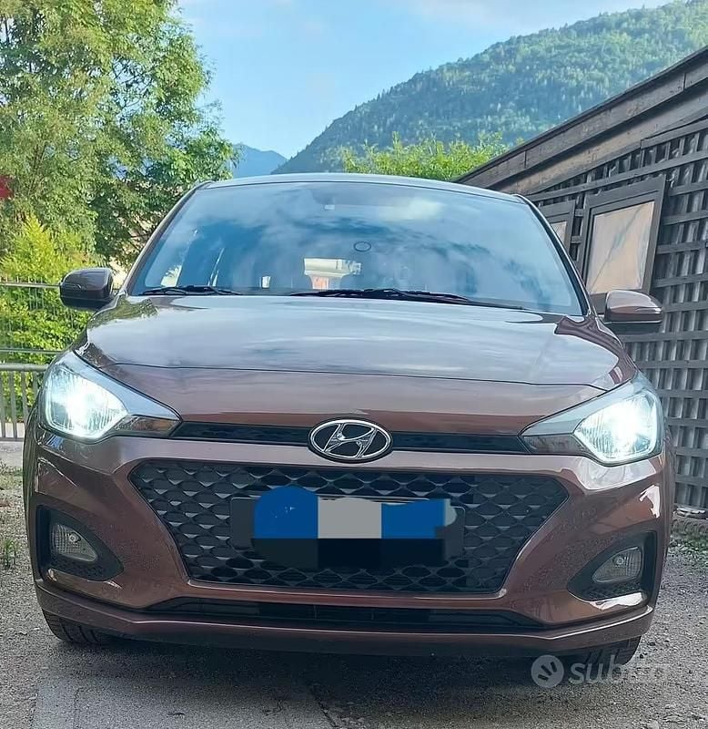 Usata Hyundai i20 75 CV (55 kW) 2019 Marrone Utilitaria