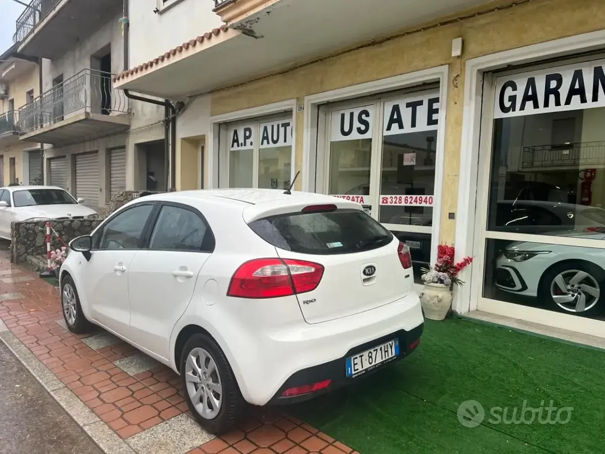 Usado Kia Rio Active 75 HP (55 kW) 2014 Branco Sedan