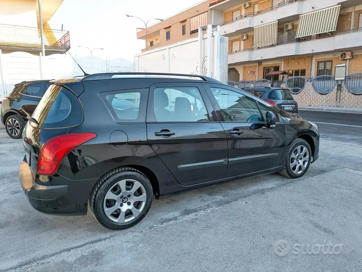 Usata Peugeot 308 SW 93 CV (68 kW) 2012 Nero Station wagon