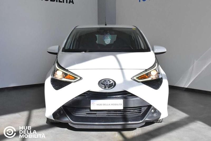 Usata Toyota Aygo Connect Style 72 CV (52 kW) 2021 Bianco Utilitaria