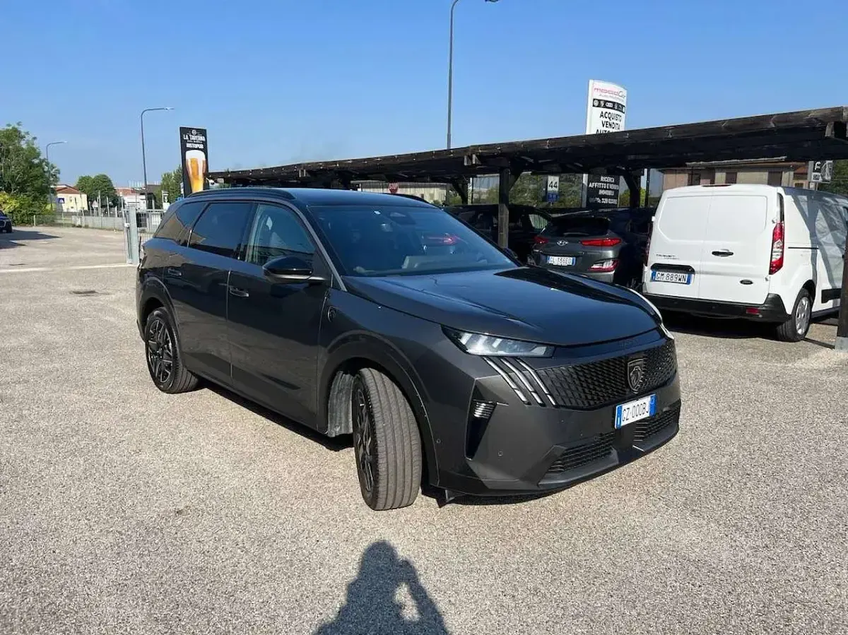 Usata Peugeot 5008 GTi 136 CV (100 kW) 2025 Grigio SUV