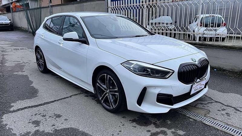 Usata BMW 116 M Sport 116 CV (85 kW) 2021 Bianco Utilitaria