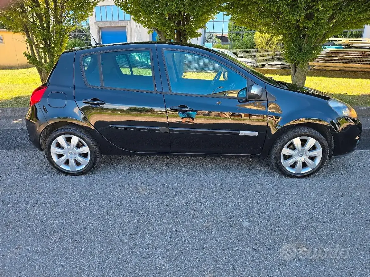 Usata Renault Clio IV Dynamique 75 CV (55 kW) 2012 Nero Berlina