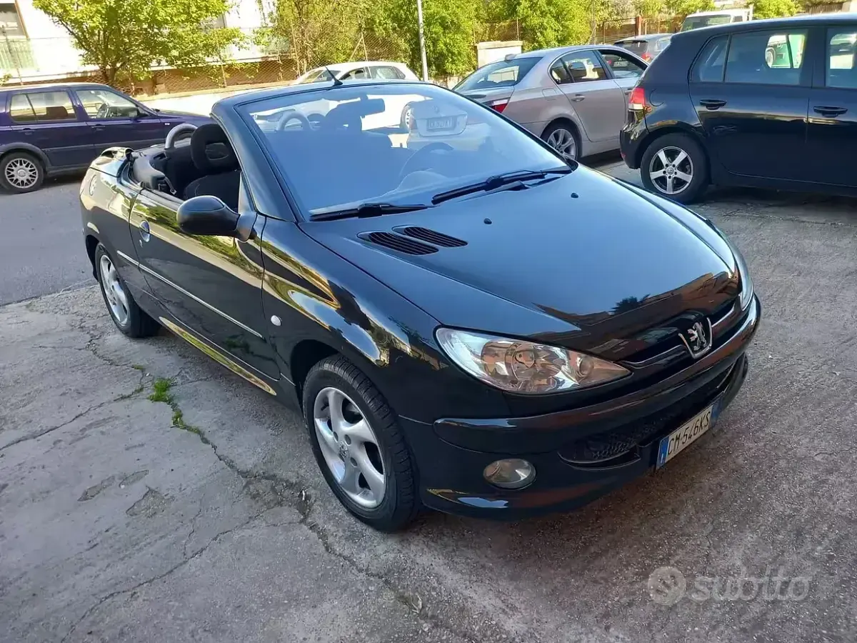 Usata Peugeot 206 CC 109 CV (80 kW) 2004 Nero Cabrio