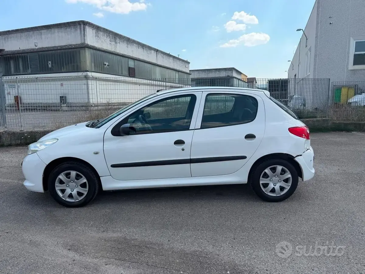 Usata Peugeot 206 60 CV (44 kW) 2011 Bianco Berlina