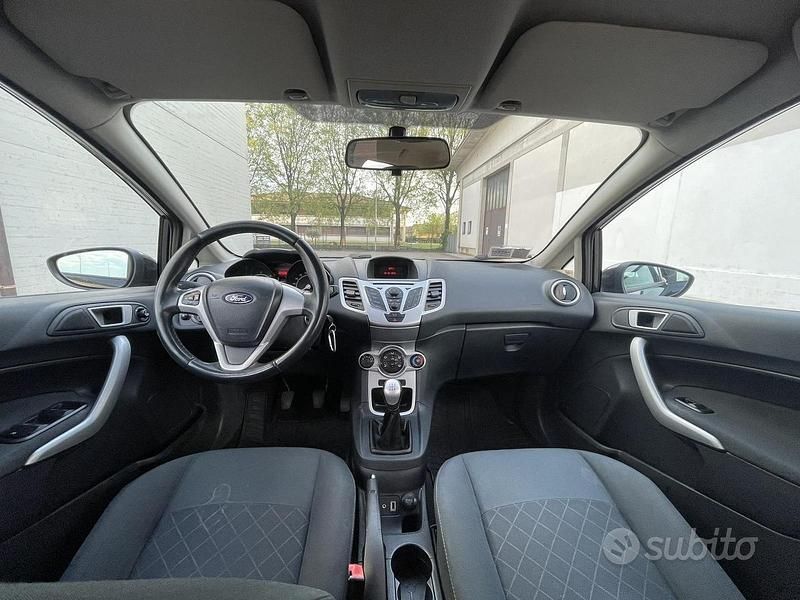 Gebraucht Ford Fiesta 70 PS (51 kW) 2012 Schwarz Kleinwagen