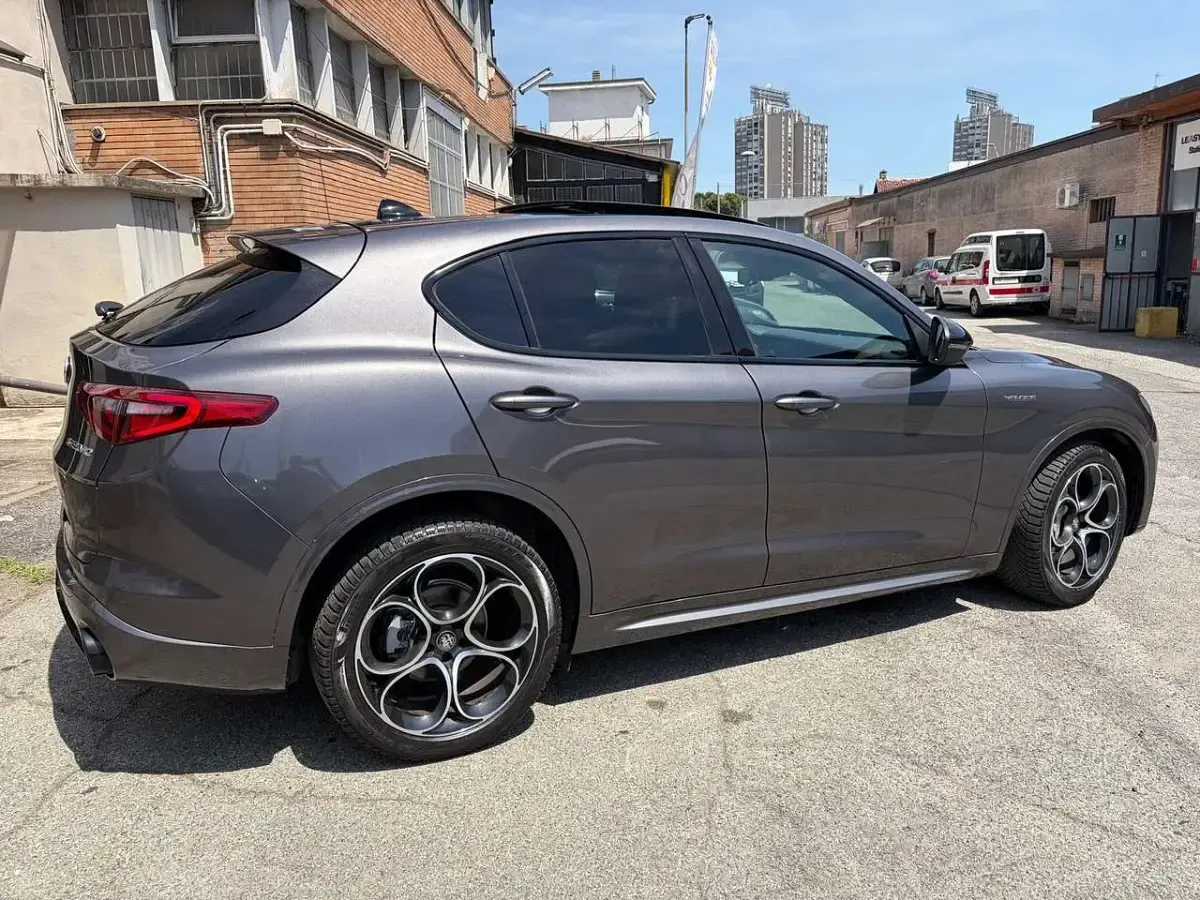 Usata Alfa Romeo Stelvio Ti 209 CV (153 kW) 2022 Grigio vesuvio SUV