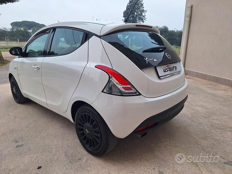 Usata Lancia Ypsilon 69 CV (50 kW) 2014 Bianco Utilitaria