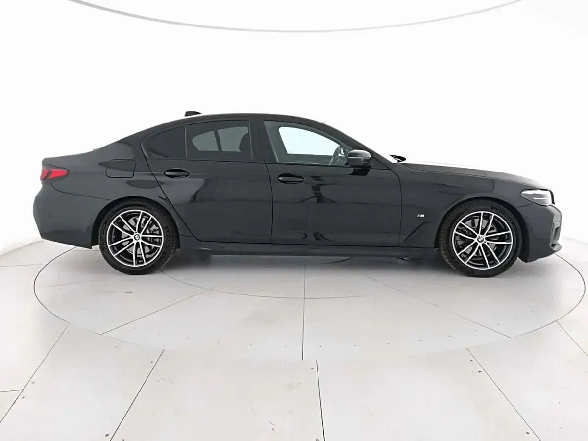 Usata BMW 520 M Sport 190 CV (139 kW) 2022 Black sapphire Berlina