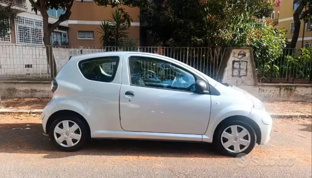 Usata Toyota Aygo Connect Style 68 CV (50 kW) 2011 Grigio Utilitaria