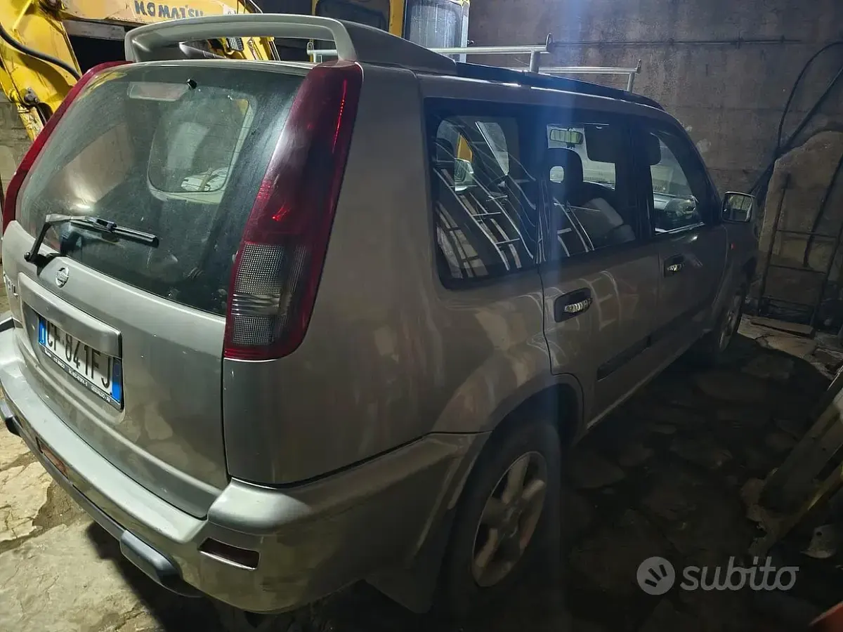 Usata Nissan X-Trail 136 CV (100 kW) 2003 Grigio SUV