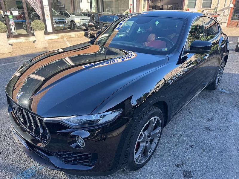 Nero Usata 2018 Maserati Levante GranLusso SUV | 37.500 € (Buon prezzo) - Immagine 1/4