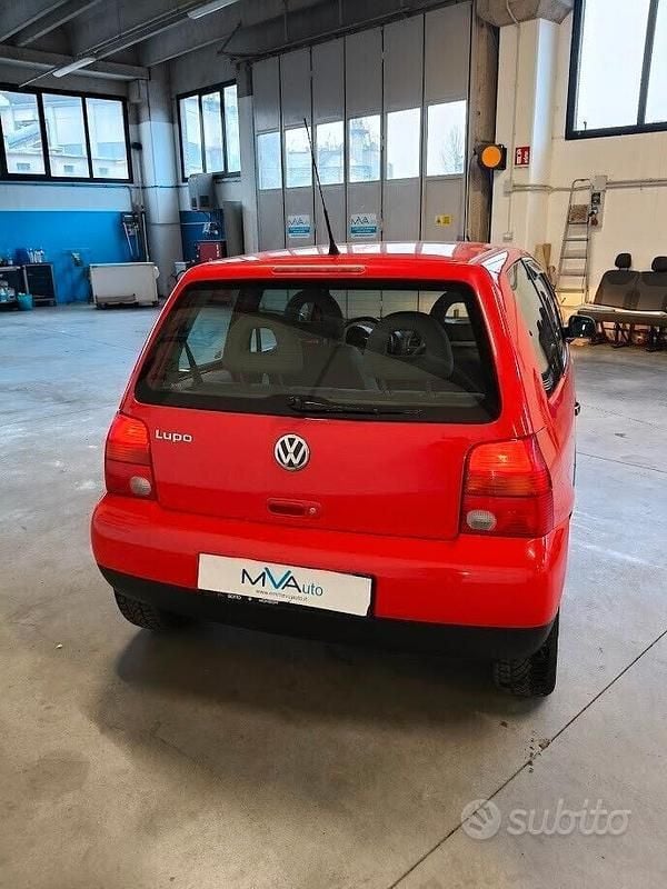 Usata VW Lupo Trendline 50 CV (36 kW) 2000 Rosso Utilitaria