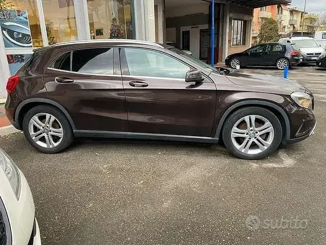 Usata Mercedes GLA200 Executive 136 CV (100 kW) 2015 Marrone SUV
