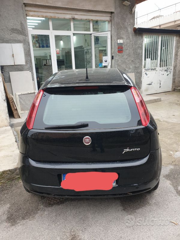 Nero Usata 2008 Fiat Grande Punto Due volumi | 3900 € (Buon prezzo) - Immagine 1/4