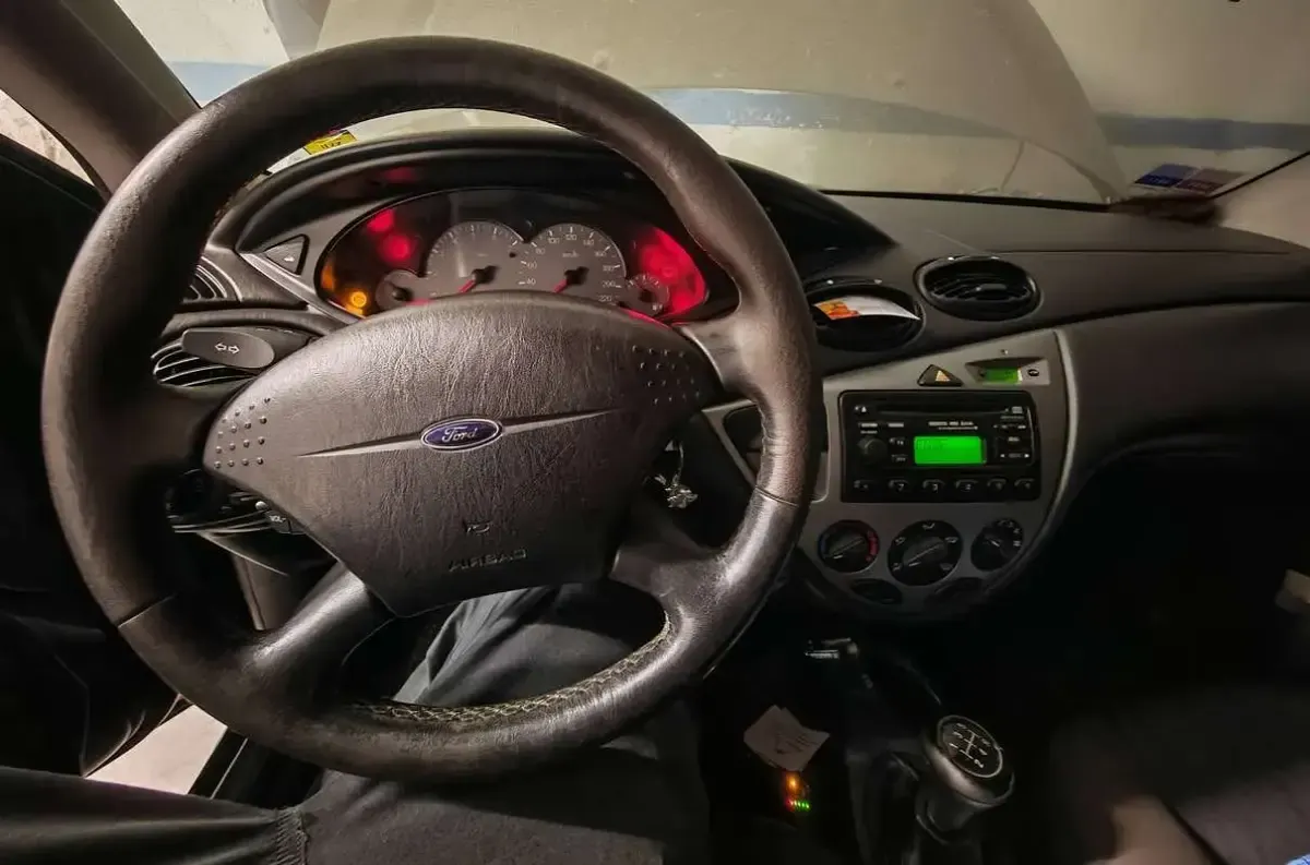 Usata Ford Focus Zetec 101 CV (74 kW) 2000 Blu/azzurro Berlina