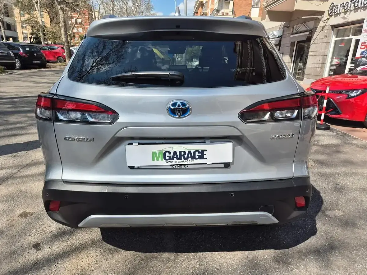 Usata Toyota Corolla Cross Lounge 152 CV (111 kW) 2023 Argento SUV