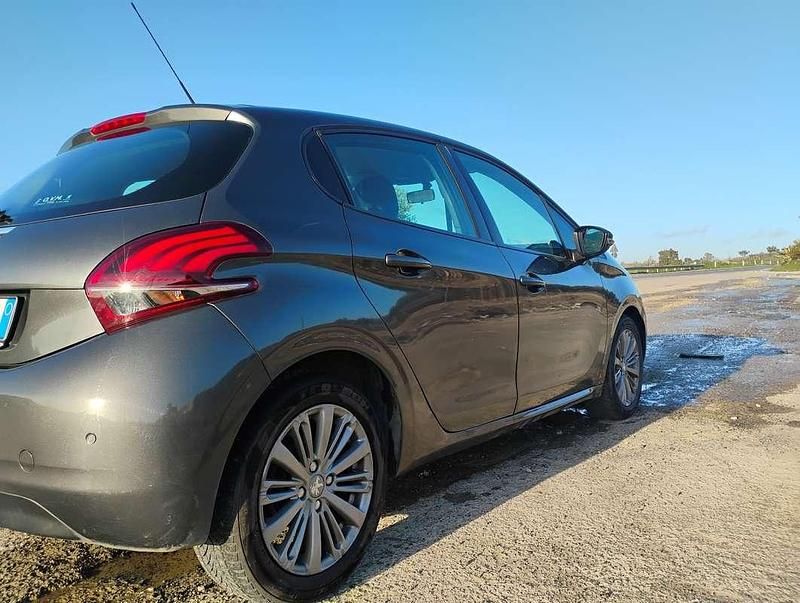 Usata Peugeot 208 Active 75 CV (55 kW) 2015 Utilitaria