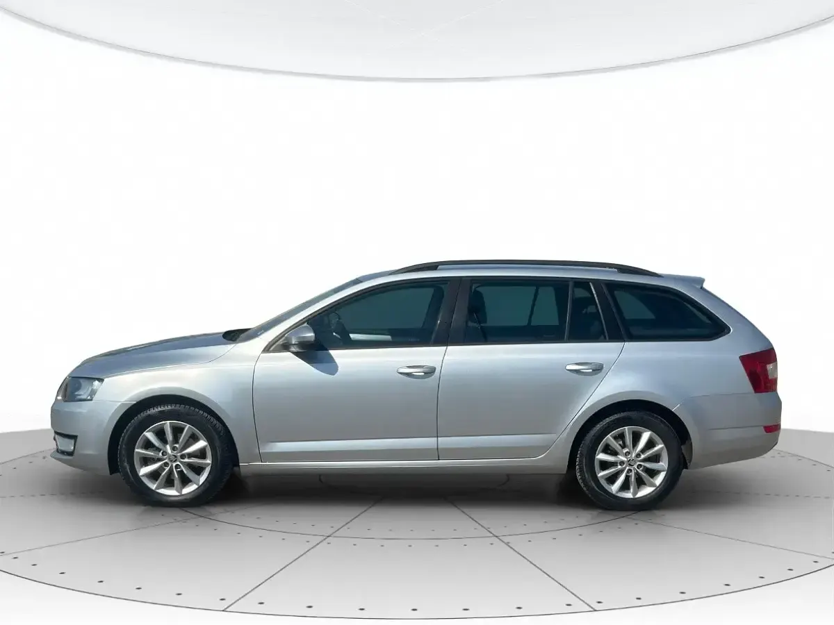 Begagnad Skoda Octavia Executive 105 HK (77 kW) 2014 Grå Kombi
