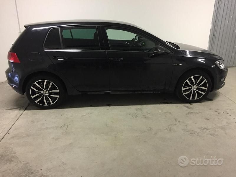 Begagnad VW Golf VII 110 HK (80 kW) 2015 Svart Halvkombi