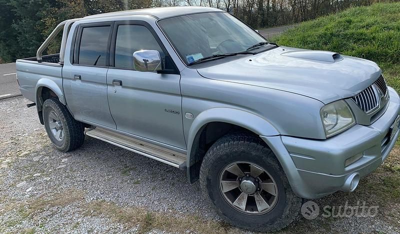 Usata Mitsubishi L 115 CV (84 kW) 2004 Grigio SUV