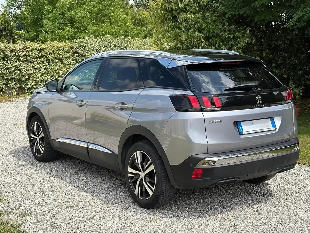 Usata Peugeot 3008 Business-Line 120 CV (88 kW) 2017 Grigio SUV