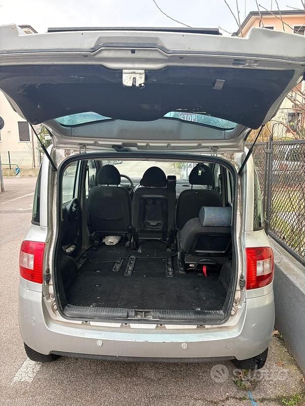 Begagnad Fiat Multipla 103 HK (75 kW) 2009 Grå Minibuss