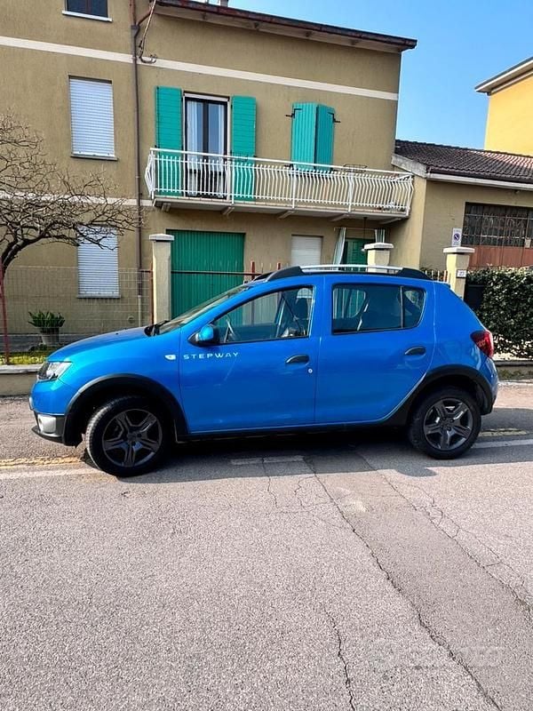 Usata Dacia Sandero Stepway 90 CV (66 kW) 2015 Blu Utilitaria