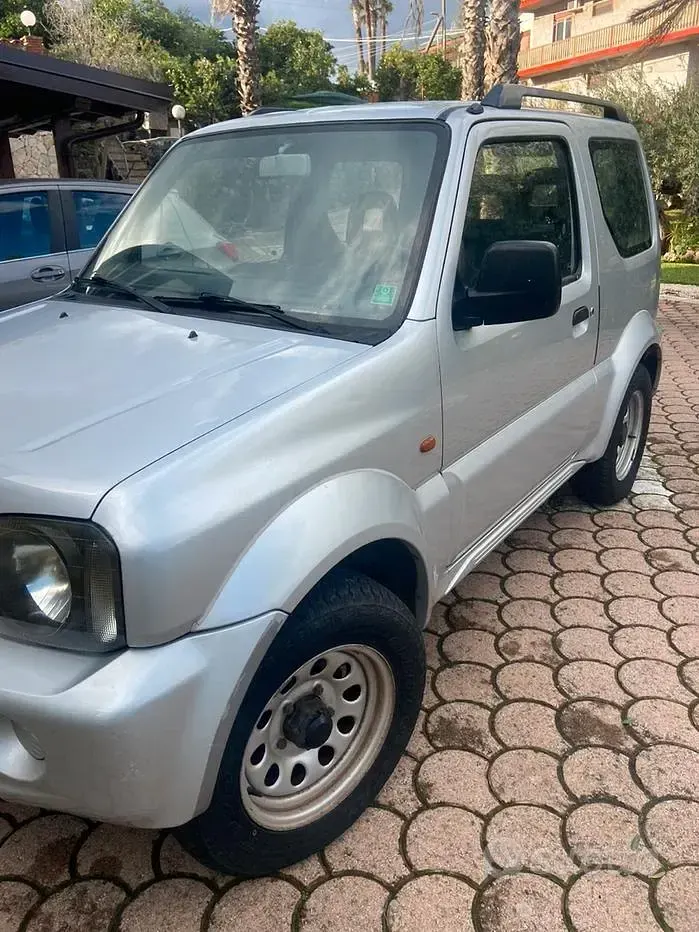 Usata Suzuki Jimny 82 CV (60 kW) 2004 Grigio SUV