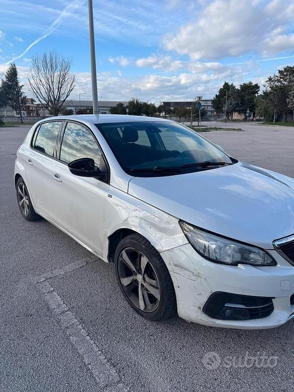 Usata Peugeot 308 131 CV (96 kW) 2019 Berlina