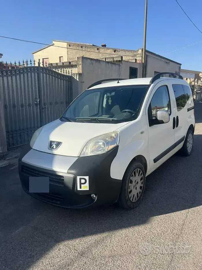 Usata Peugeot Bipper 75 CV (55 kW) 2012 Bianco Monovolume