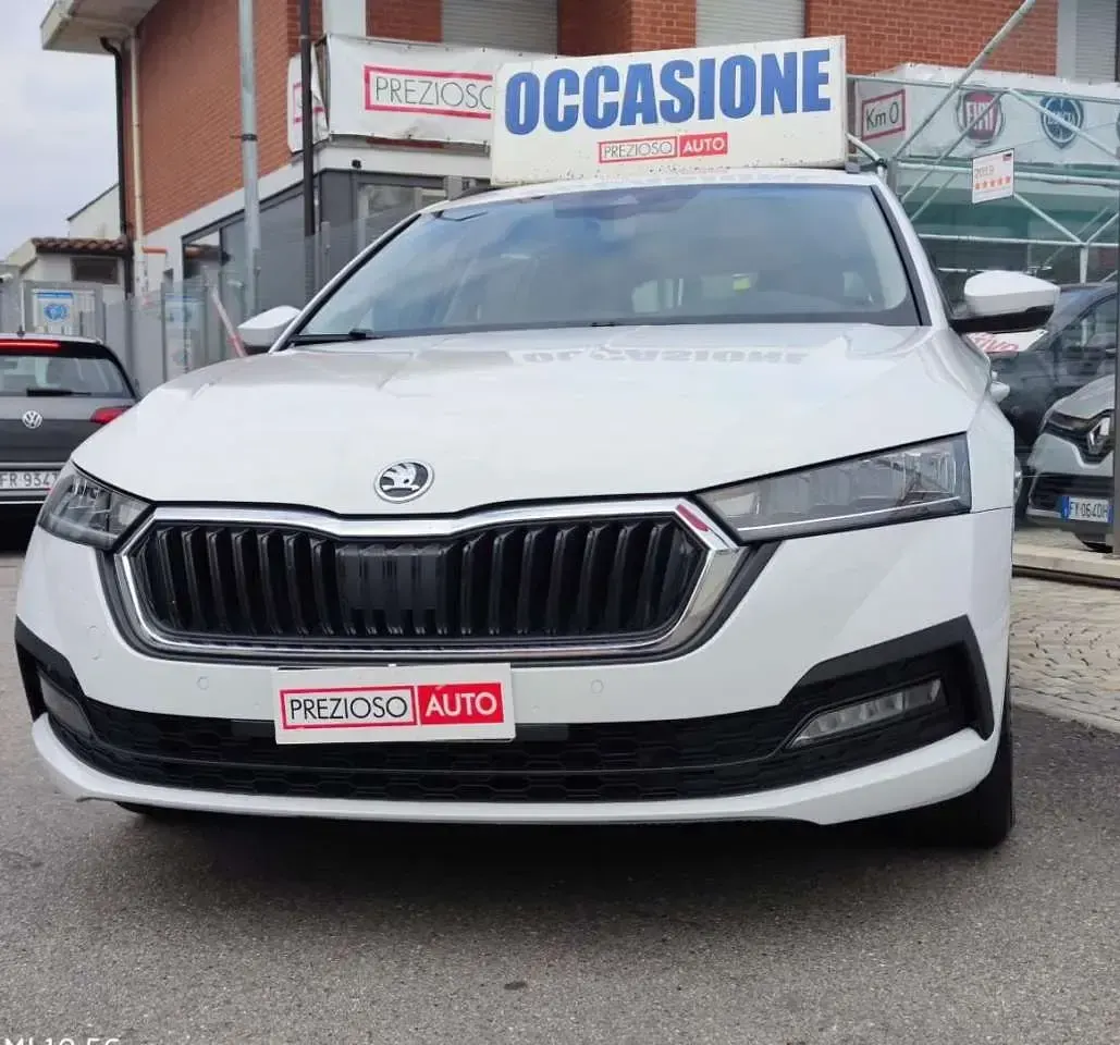 Usata Skoda Octavia Executive 110 CV (80 kW) 2021 Bianco Station wagon