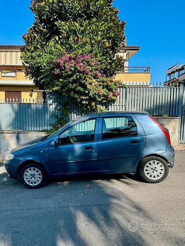 Usata Fiat Punto Dynamic 60 CV (44 kW) 2005 Blu Utilitaria