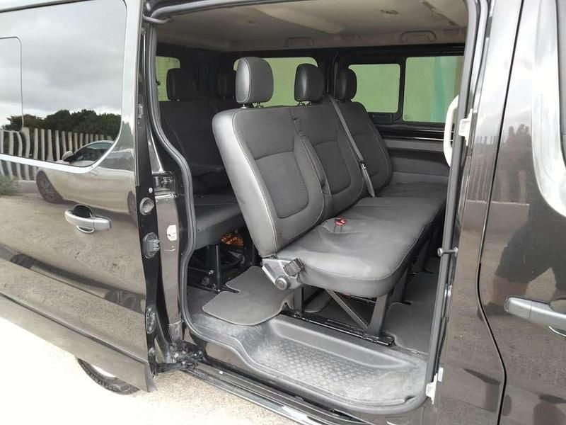 Usata Opel Vivaro 145 CV (106 kW) 2015 Nero Monovolume