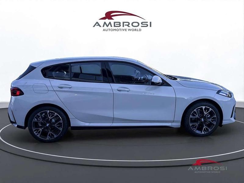 Nuova BMW 116 M Sport 122 CV (89 kW) 2026 Alpin white pastello Utilitaria