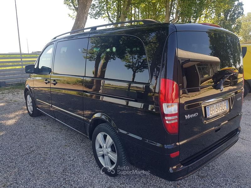 Begagnad Mercedes Viano 224 HK (164 kW) 2011 Svart Minibuss
