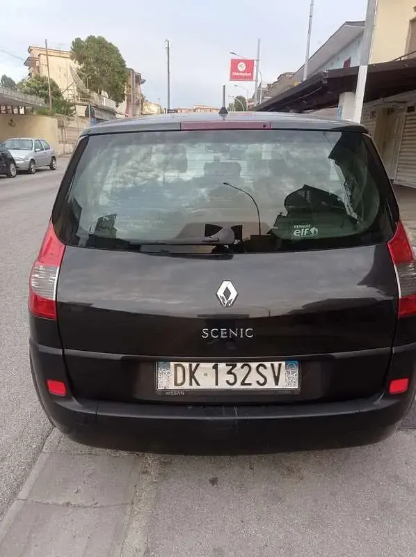 Usata Renault Scénic II Dynamique 101 CV (74 kW) 2006 Monovolume