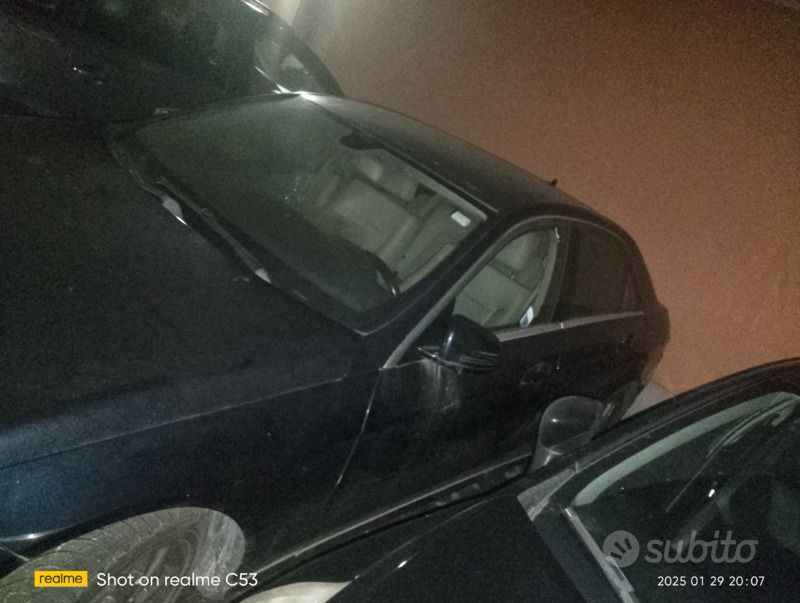 Blu Usata 2015 Mercedes E200 Tre volumi | 5500 € (Ottimo prezzo) - Immagine 1/1