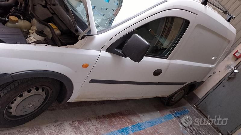 Usata Opel Combo 2004 Bianco Monovolume