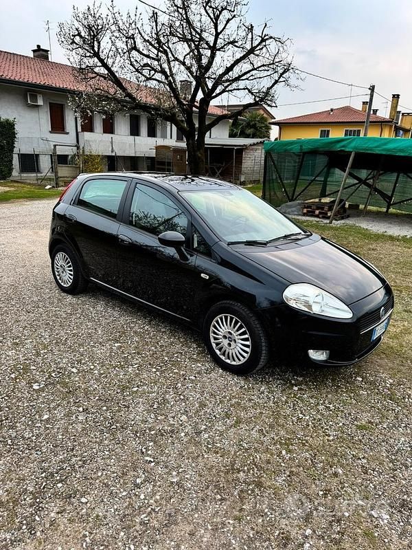 Usata Fiat Grande Punto Dynamic 95 CV (69 kW) 2006 Nero Utilitaria