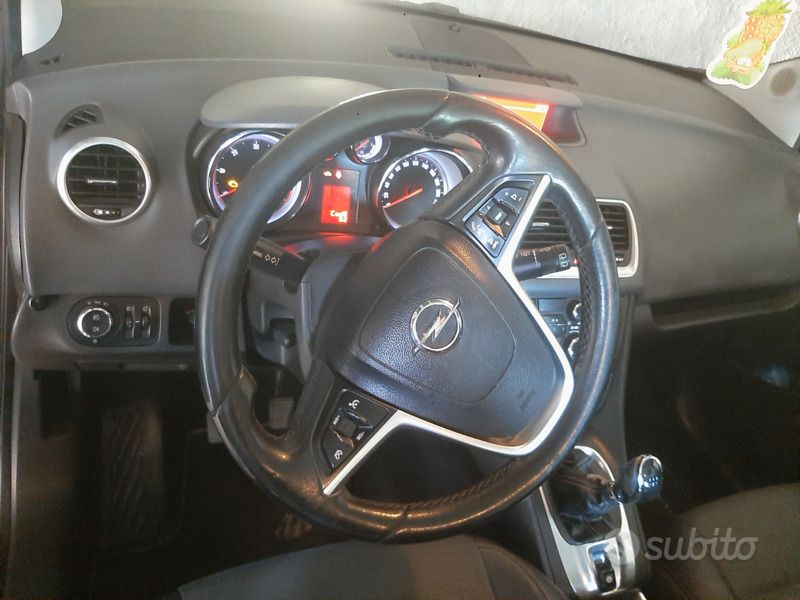 Usata Opel Meriva 101 CV (74 kW) 2012 Marrone Monovolume
