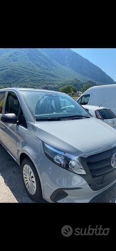 Grigio Usata 2024 Mercedes Vito Furgone | 46.000 € (Ottimo prezzo) - Immagine 1/3