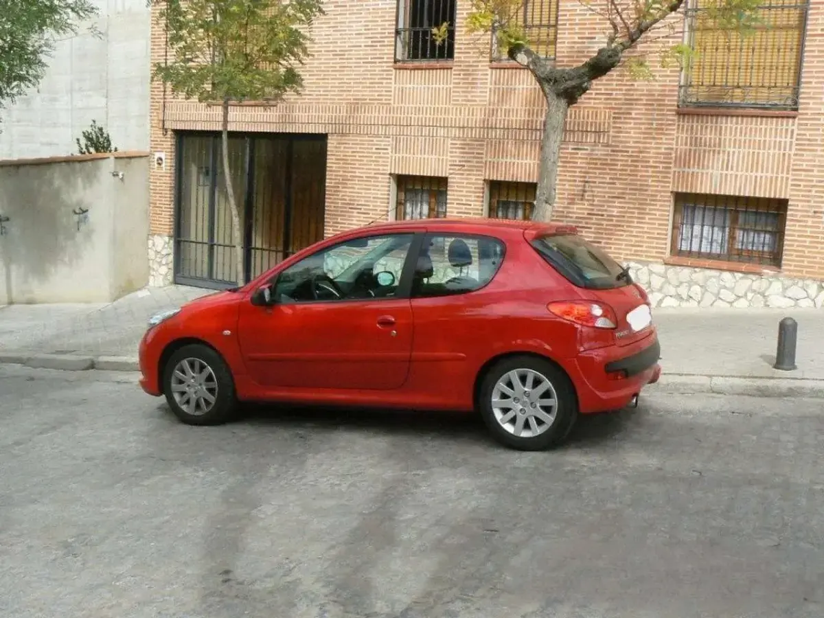 Usata Peugeot 206 60 CV (44 kW) 2010 Rosso Utilitaria