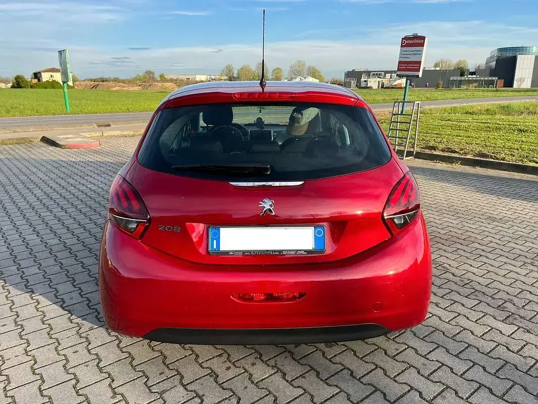 Usata Peugeot 208 Active 82 CV (60 kW) 2017 Rosso Utilitaria
