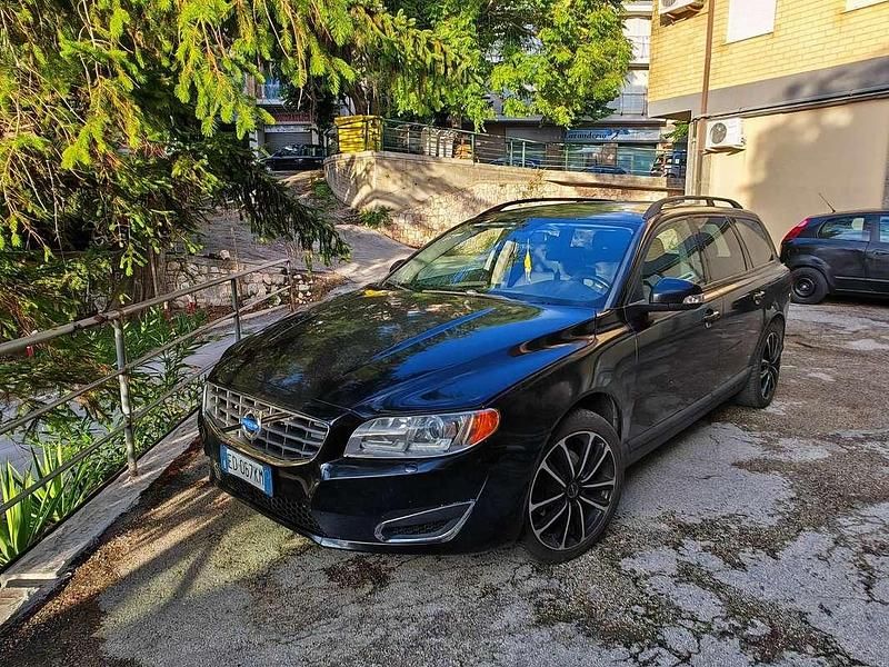 Usata Volvo V70 140 CV (102 kW) 2010 Nero Station wagon