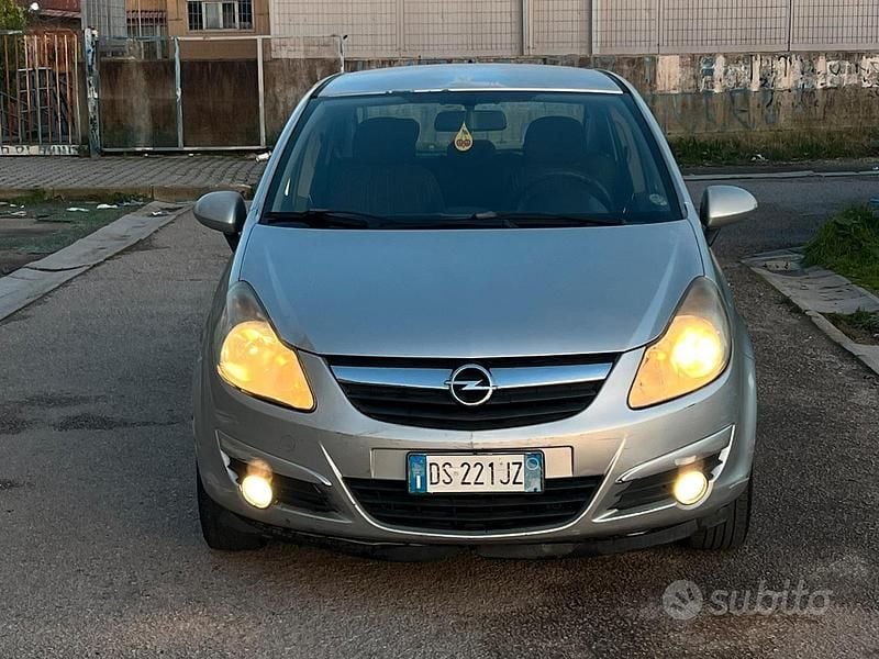 Grigio Usata 2008 Opel Corsa Due volumi | 850 € (Super prezzo) - Immagine 1/4