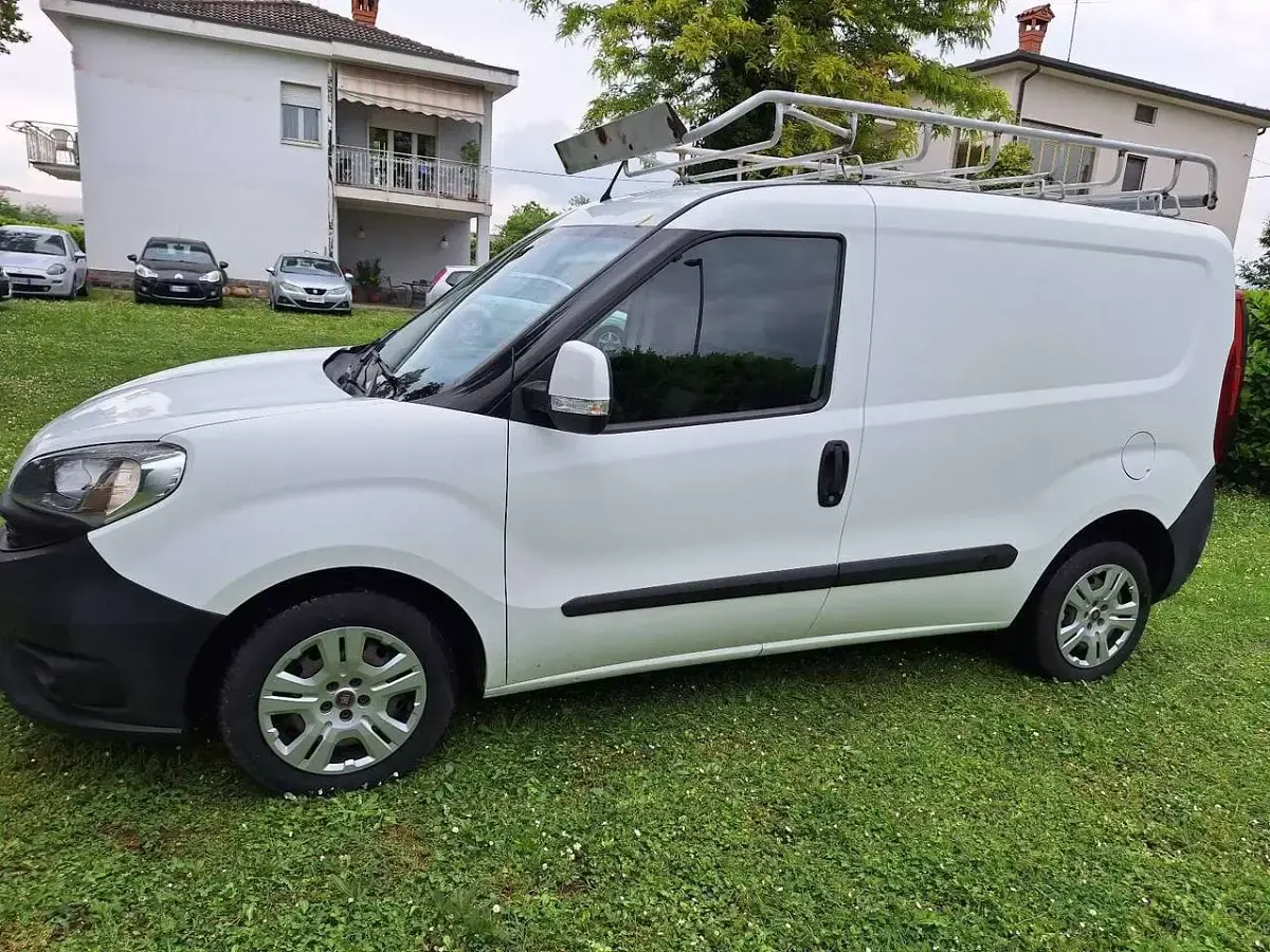 Usata Fiat Doblò Active 103 CV (75 kW) 2011 Bianco spino Monovolume