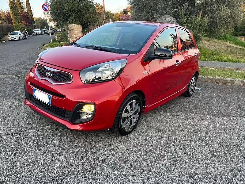 Usata Kia Picanto 69 CV (50 kW) 2015 Rosso Utilitaria