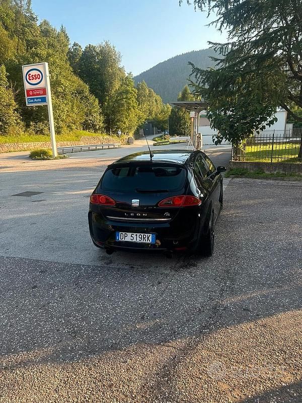 Usata Seat Leon 200 CV (147 kW) 2008 Nero Utilitaria